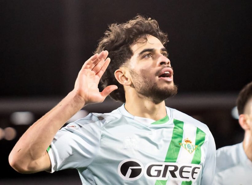 عبد الصمد الزلزولي يقترب من تحطيم رقم قياسي في ريال بيتيس بفضل تألقه الملحوظ