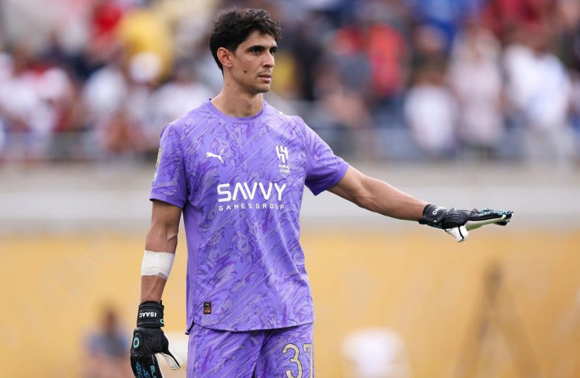 ياسين بونو: الهلال والنصر يتحديان كبرى الأندية الأوروبية