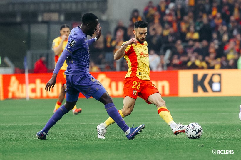 موناكو يقلب الطاولة على لانس ويحقق فوزاً مثيراً 3-2 في الدوري الفرنسي