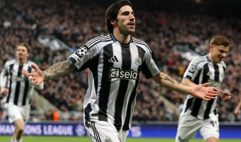 نيوكاسل يونايتد يتأهل إلى ثمن نهائي دوري الأبطال بفوز مثير على كارباخ