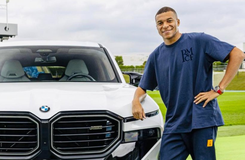 كيليان مبابي يُبهر الجماهير في مدرسة قيادة مدريد