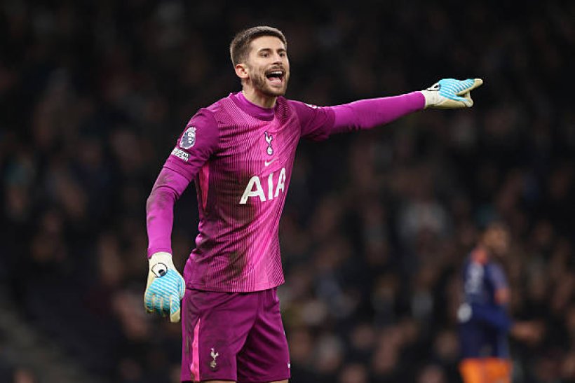 توتنهام يستعد لاستبدال فيكاريو بالحارس الهولندي روبن روفس