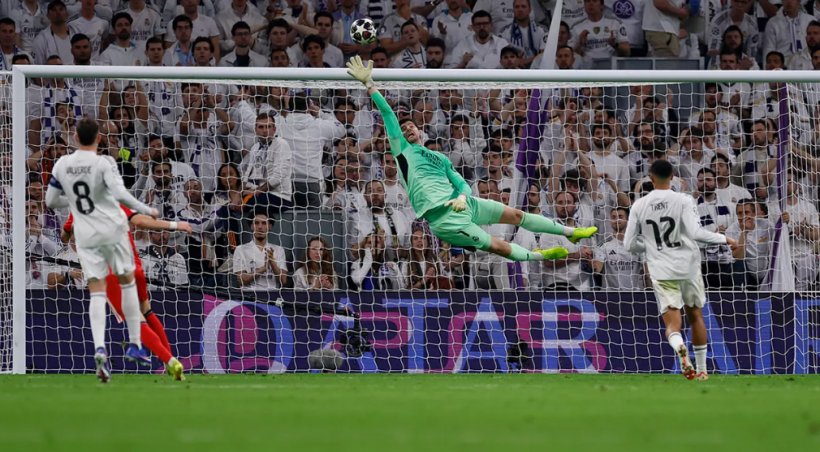 ريال مدريد في مواجهة مثيرة: كورتوا يتحدث عن مانشستر سيتي وسر تصدياته الرائعة