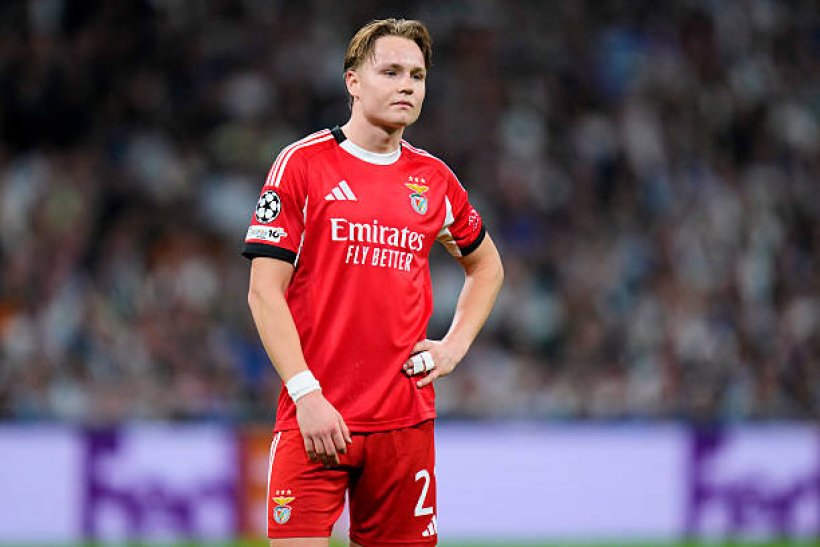 برشلونة يوجه أنظاره نحو موهبة بنفيكا أندرياس شجيلديروب