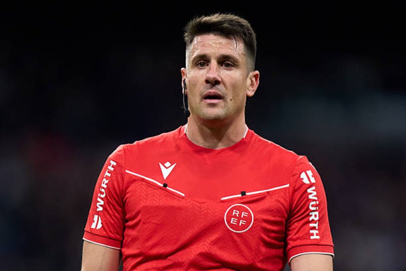 إيسيدرو دياز دي ميرا يقود مباراة برشلونة ضد فياريال في الدوري الإسباني