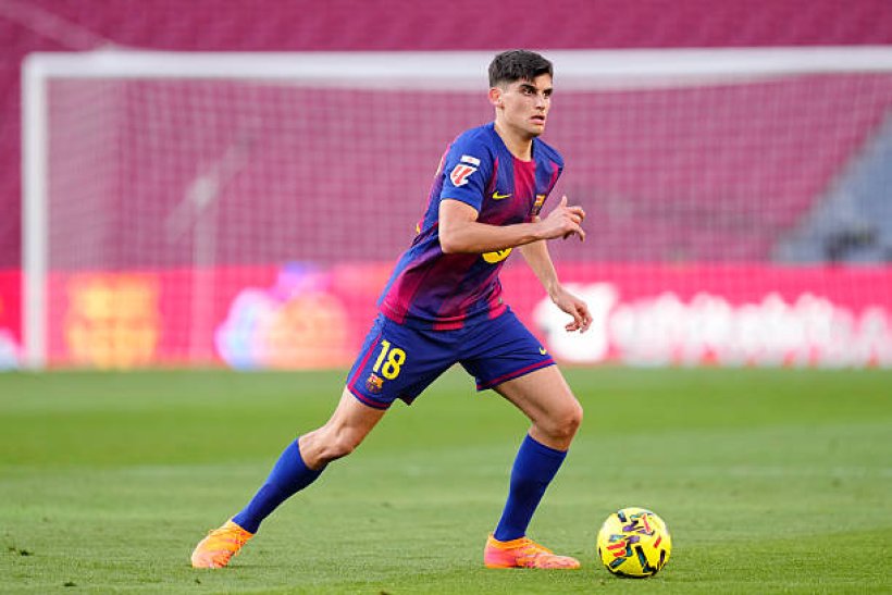 أسطورة ميلان تشعل فرحة جيرارد مارتن بعيد ميلاده بتوقيع مميز