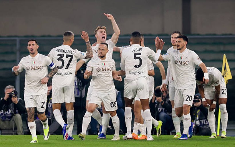 نابولي ينقض على فوز تاريخي أمام هيلاس فيرونا في الدقيقة القاتلة