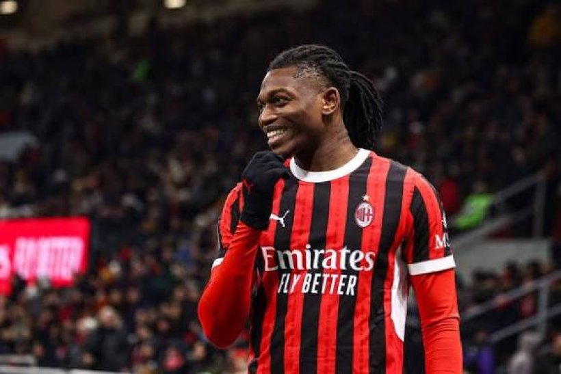 إيه سي ميلان يخطط لتمديد عقد رافائيل لياو وسط اهتمام كبير