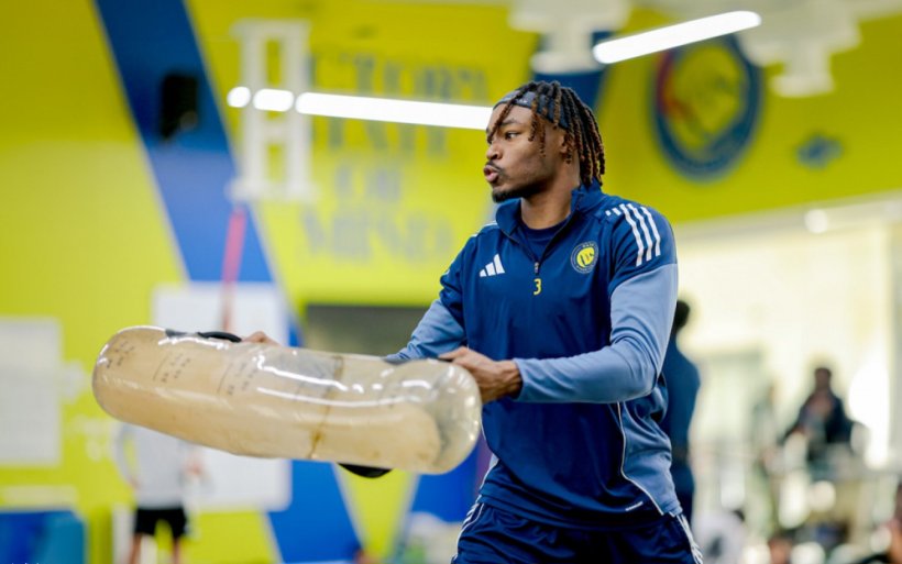 أسلوب تدريبي مبتكر في النصر: حقيبة الماء تساهم في تعزيز اللياقة البدنية