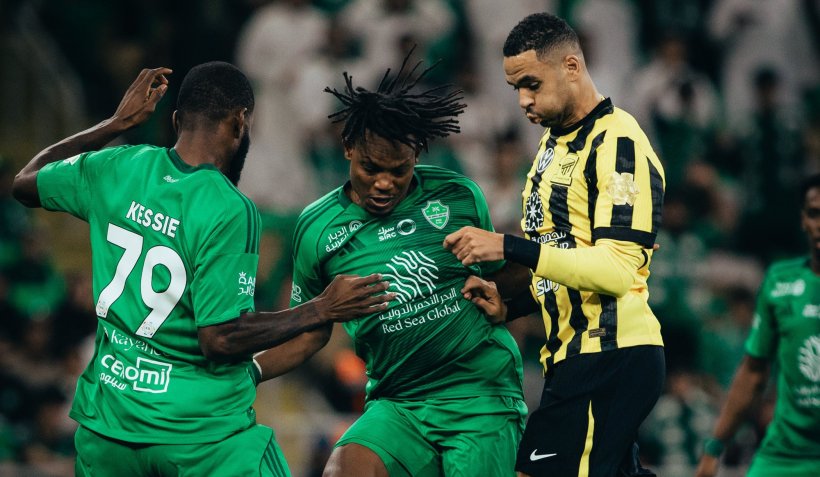 الأهلي يحقق فوزًا مثيرًا على الاتحاد بثلاثية في ديربي جدة