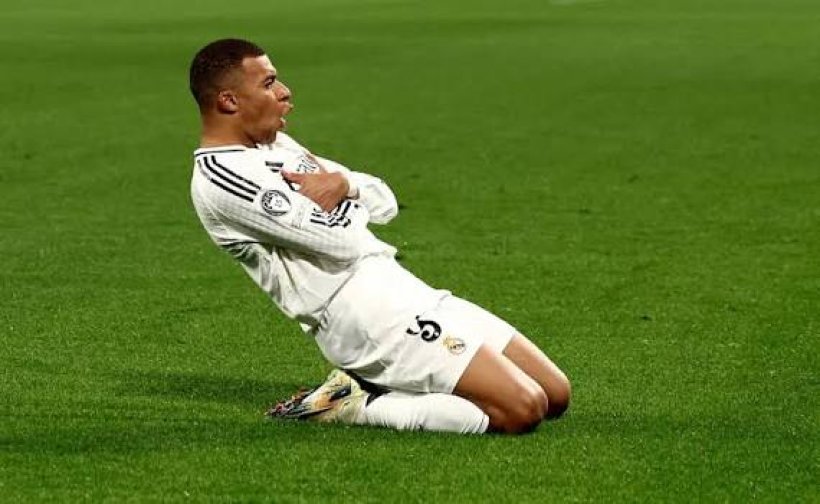 نساء يمسكن بزمام الأمور في مسيرة كيليان مبابي: قصة نجاح فريدة في عالم كرة القدم