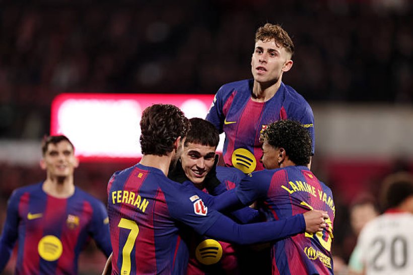 برشلونة أمام تحدٍ كبير قبل مواجهة نيوكاسل: خطر الإيقاف يلاحق رباعي الفريق