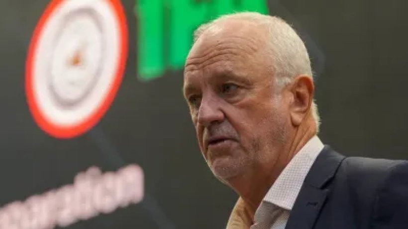 غراهام أرنولد يناشد الفيفا لتأجيل مباراة العراق المصيرية