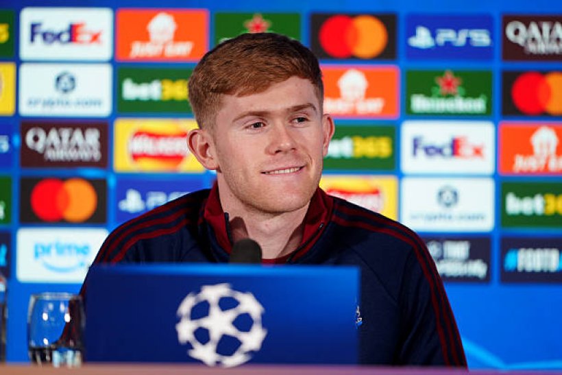 نيوكاسل يونايتد يستعد لمواجهة برشلونة: هول يسلط الضوء على يامال كموهبة عالمية