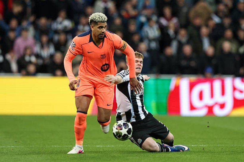 أراوخو يعبّر عن استيائه من قرار الحكم في مواجهة برشلونة ونيوكاسل