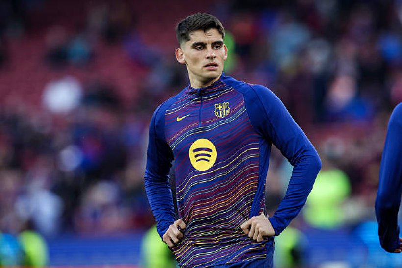 جيرارد مارتن يتألق مع برشلونة ويثبت جدارته كمدافع موثوق