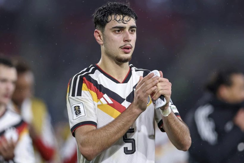 بايرن ميونيخ يتخذ قرارًا احترازيًا بشأن ألكسندر بافلوفيتش في معسكر ألمانيا