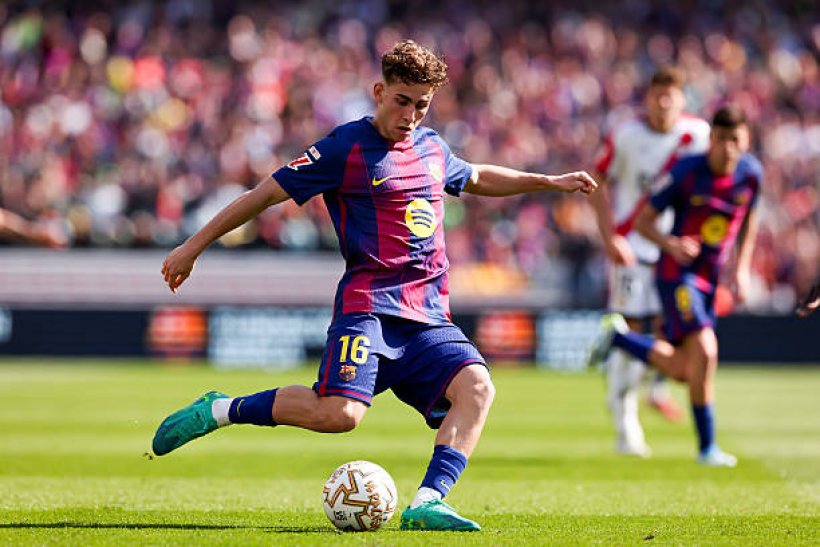 فيرمين لوبيز: العمود الفقري لبرشلونة في الهجوم والدفاع بعد إصابة دي يونج