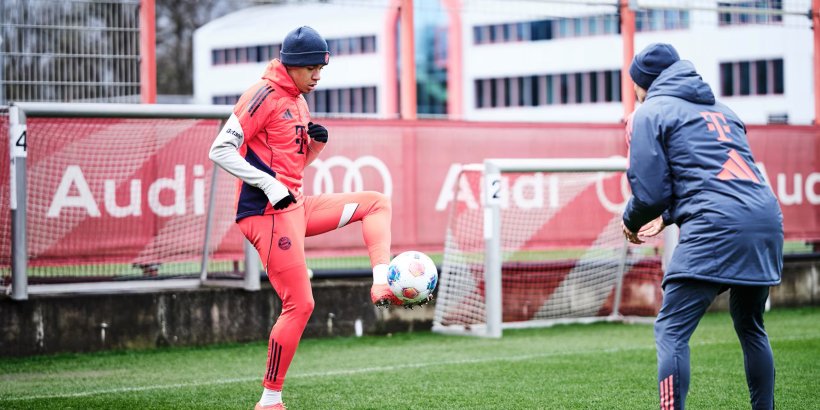 بايرن ميونيخ يتلقى دفعة معنوية مع عودة جمال موسيالا للتدريبات