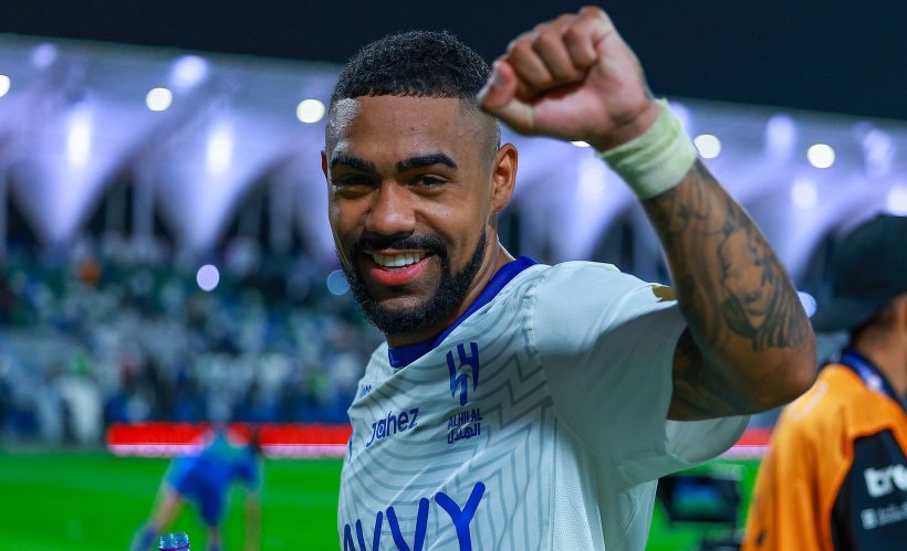 مالكوم يؤكد التزامه مع الهلال ويرد على شائعات الانتقال